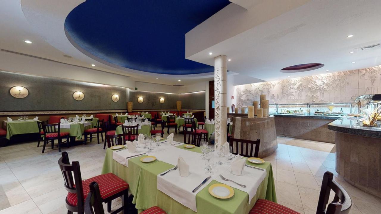 Hotel Grand Park Royal Cozumel Esterno foto Restaurant at the hotel