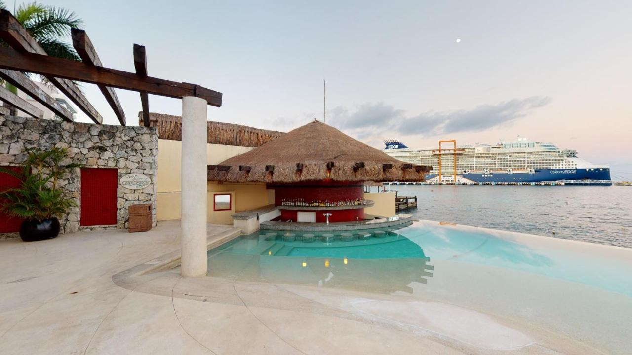 Hotel Grand Park Royal Cozumel Esterno foto The swim-up bar at the Grand Palladium Resort & Spa, Cancun