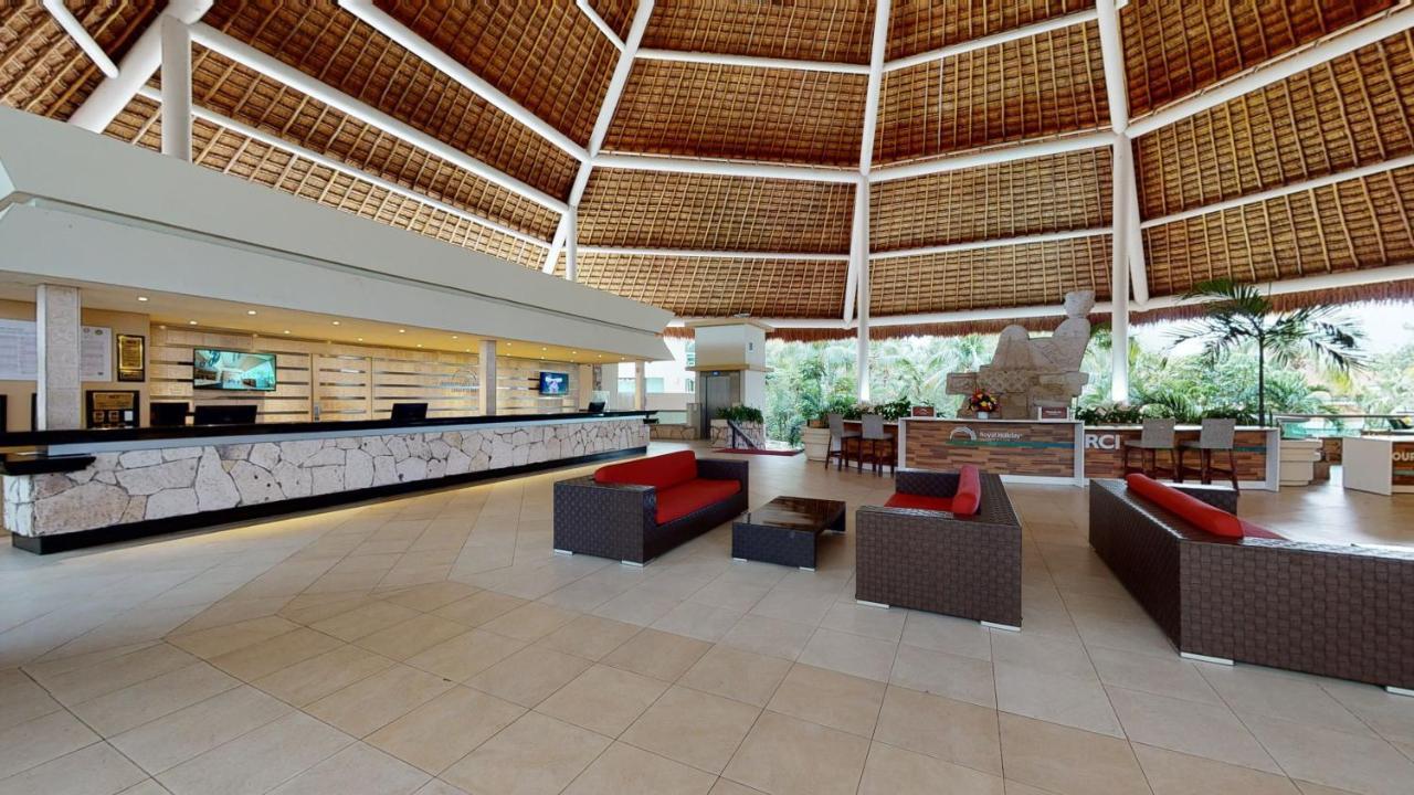 Hotel Grand Park Royal Cozumel Esterno foto The lobby of the resort