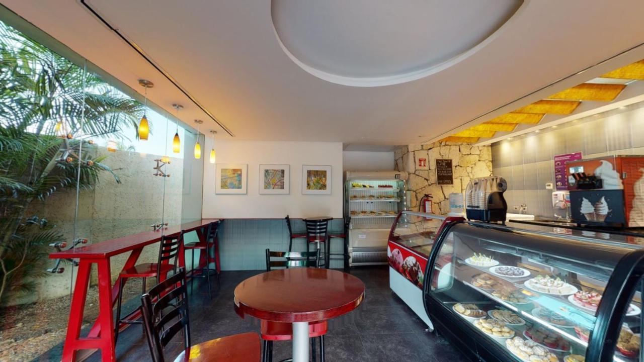 Hotel Grand Park Royal Cozumel Esterno foto A pastry shop in Mexico City