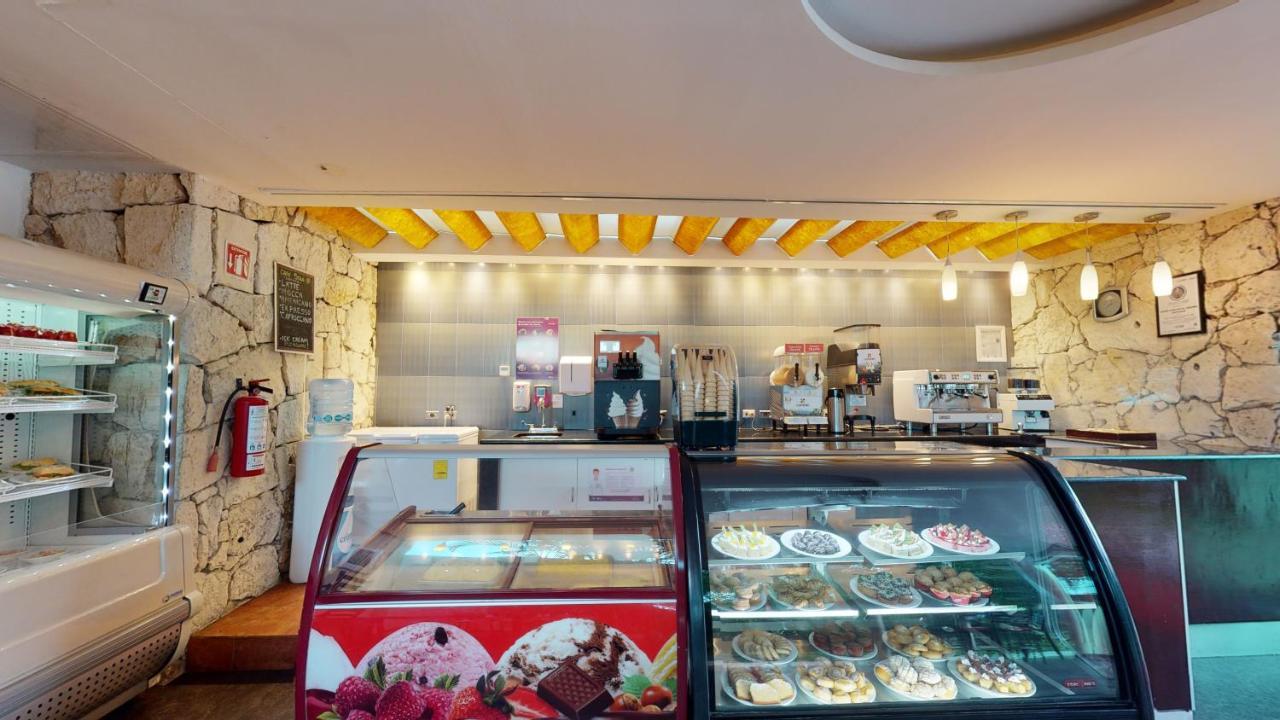 Hotel Grand Park Royal Cozumel Esterno foto Gelateria in India